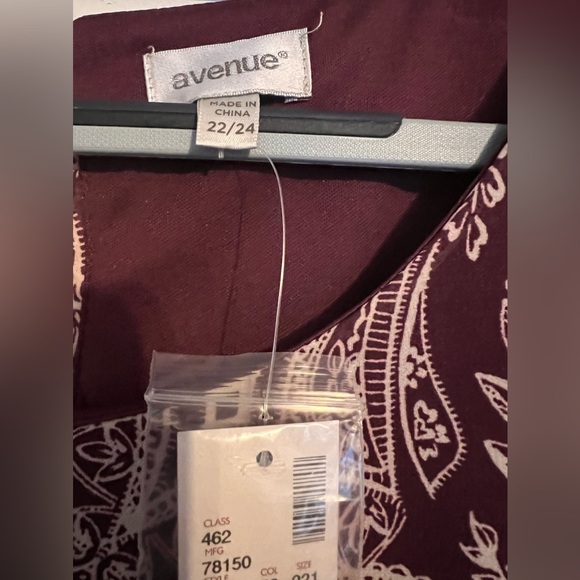 Avenue flowy dress women’s size 22/24 burgundy 3/4 sleeves with ruffles on ends - Picture 2 of 8